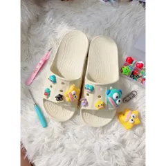 Màu be - Dép nữ quai ngang đi nhẹ êm chống trơn trượt kèm sét charm xinh xắn