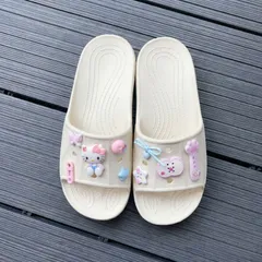 Màu be - Dép nữ quai ngang đi nhẹ êm chống trơn trượt kèm sét charm xinh xắn