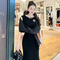 Váy dự tiệc đuôi cá tôn dáng kèm khăn lụa và tag đá sang chảnh