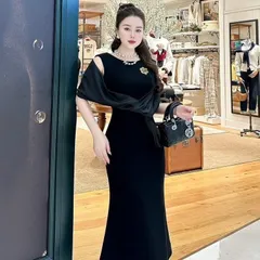 Váy dự tiệc đuôi cá tôn dáng kèm khăn lụa và tag đá sang chảnh