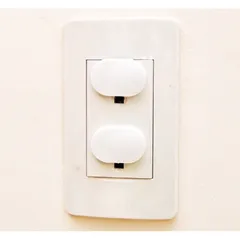 1 Cái nút bịt ổ điện an toàn cho bé