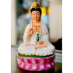 Tượng ngài Quan Thế Âm Bồ Tát ngồi cao 15cm composite