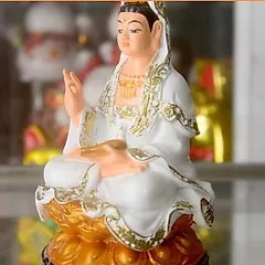 Tượng Ngài Quan Thế Âm bồ tát vẽ màu trắng cao 12cm 840541