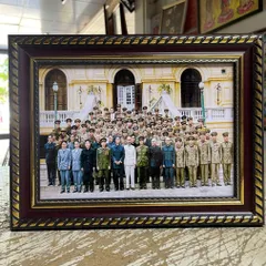 Khung Khung tranh BÁC HỒ và Tập thể các tướng lĩnh tài giỏi ( có khung )  có hoả tốc 3 CỠ 840947