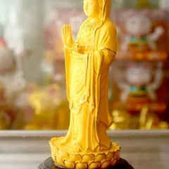 Tượng ngài Quan Thế Âm đứng vàng nhạt viền cao 13cm 841677