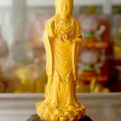 Tượng ngài Quan Thế Âm đứng vàng nhạt viền cao 13cm 841677