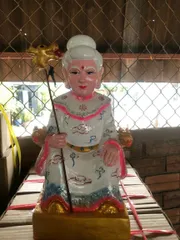 TÔN TƯỢNG BÀ CHÚA XỨ, BÀ CỐ HỶ  ĐẤT NUNG CAO 40CM 2 MÀU ĐỎ VÀ VÀNG