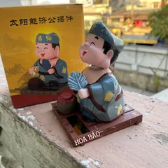 Tượng Tế Công gật đầu cầm quạt May Mắn, Bình An dùng năng lượng