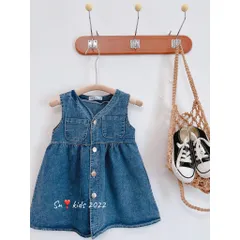 Váy sát nách chất jeans cho bé gái, váy jean sát nách cúc cài thật cho bé size 10-30kg