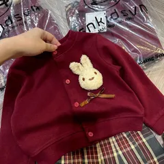 Váy bé gái, set áo len đỏ đính thỏ kèm chân váy kẻ xếp ly cho bé 10-30kg
