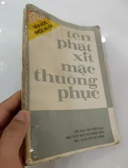 Tên phát xít mặc thường phục