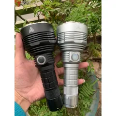Đèn pin Jkk90s , led Sft42r , sáng 3200 lumen chiếu xa 1,4km , sử dụng pin 26800 Vapcell đi kèm . đèn cao cấp siêu sáng