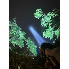 Đèn pin Jkk90s , led Sft42r , sáng 3200 lumen chiếu xa 1,4km , sử dụng pin 26800 Vapcell đi kèm . đèn cao cấp siêu sáng