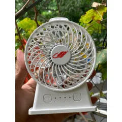 Quạt Gongtian F95E , công suất 4,5W , siêu mát , dùng pin 18650 tháo rời , động cơ không chổi than , đế chống trượt .