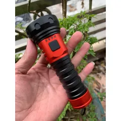 Đèn pin siêu sáng G18 Kèm pin sạc , 8 led chiếu toả và 1 led chiếu xa , độ sáng 4000 lumen , kèm pin sạc chất lượng .