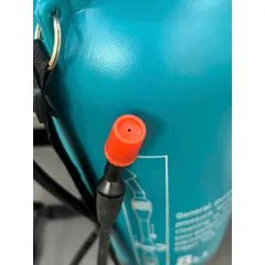 Bình 8L đeo vai tiện lợi dùng tưới cây, khử khuẩn thành phần nhựa an toàn