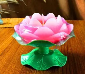 Nến hình hoa sen có đế bằng lá 6x7cm