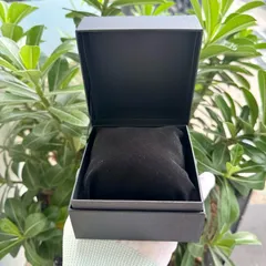 Hộp thương hiệu đựng đồng hồ đeo tay. Dùng làm quà tặng kèm tăng giá trị sản phẩm