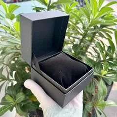 Hộp thương hiệu đựng đồng hồ đeo tay. Dùng làm quà tặng kèm tăng giá trị sản phẩm