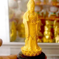 Tượng ngài Quan Thế Âm đứng vàng nhạt viền cao 13cm cực đẹp