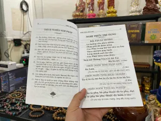 Ấn Phẩm Phật Giáo - Kinh Diệu Pháp Liên Hoa bìa vàng