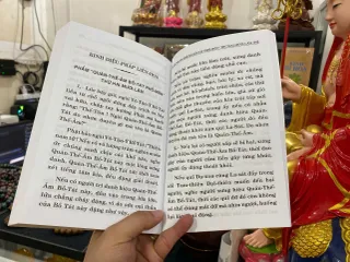 Ấn Phẩm Phật Giáo - Kinh Diệu Pháp Liên Hoa bìa vàng