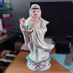 quan thế âm đứng trắng ( đất num ) có hoả tốc