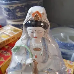 Quan âm bồ tát trắng có hoả tốc