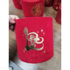 Hộp trụ nhung đỏ trang trí Tết