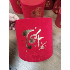 Hộp trụ nhung đỏ trang trí Tết