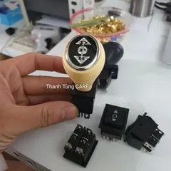 [Nhả là xe dừng] Cần gạt, công tắc tự phục hồi về vị trí giữa [chú ý Thả tay ra là xe dừng]