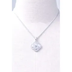 VÒNG CỔ MẶT HOA ĐÁ XOAY LẤP LÁNH – THANH LỊCH & SANG TRỌNG