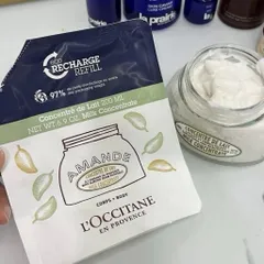 Set 𝟏 hũ 𝟐𝟎𝟎ml + 𝟏 túi refill 𝟐𝟎𝟎ml