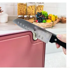 Thớt kháng khuẩn LocknLock csc401pik kèm mài dao tiện lợi