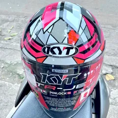 Nón Bảo Hiểm KYT TTR-JET 3/4 Tem Mosaic Fuxia Chính Hãng – Kính Dài, Kính Âm, Chuẩn ECE 22.06