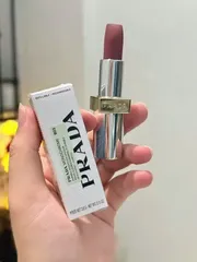 Son thỏi Prada Monochrome Hyper Matte B03 Mahogany - Trang Điểm Môi Mịn Màng, Độ Bám Màu Lâu, Phong Cách Tự Nhiên và Quyến Rũ. 871850