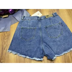 Quần Sọt Jean Nữ Mẫu Rách Tua Lai Đính Chữ