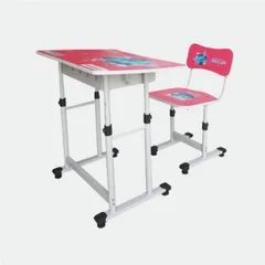 BÀN HỌC SINH BHS-14-08 MÔ TẢ SẢN PHẨM Bộ bàn, ghế làm từ gỗ MFC chống xước và thép sơn tĩnh điện màu ghi.  Cơ cấu nâng hạ tăng chỉnh chiều cao linh hoạt.  Mặt bàn, ghế in nhân vật hoạt hình, tạo sự th