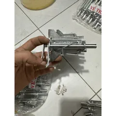 Chốt cửa ngang vế trái, vế phải dài 9cm