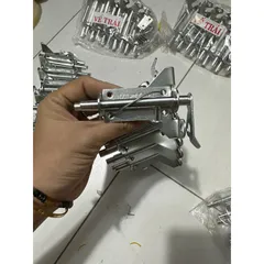 Chốt cửa ngang vế trái, vế phải dài 9cm