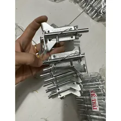 Chốt cửa ngang vế trái, vế phải dài 9cm