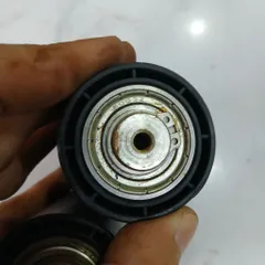 con lăn vỏ nhựa trục 17 vòng bi 6007 lỗ ốc M6 có trục vát chống xoay băng tải, ép vật liệu