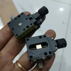 Dịch chỉnh mang cá vít me cơ đai đồng thau vuông 25mm có khóa hành trình 10mm
