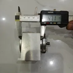 chân đế nhôm nguyên khối kèm thấu kính chỉnh tiêu cự
