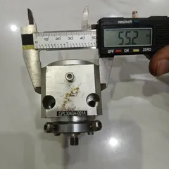 chân đế nhôm nguyên khối kèm thấu kính chỉnh tiêu cự