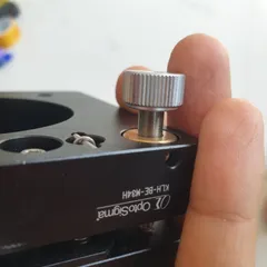 bộ chỉnh nghiêng thăng bằng kèm XY 2 trục có khóa optosigma vuông 95mm thông lỗ 55mm nhôm anode đen