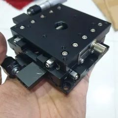 bộ trượt 2 trục xy tinh chỉnh panme to 80x80 hành trình 25mm có vạch