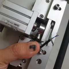 khung ép dập hàn gọt cell pin 18650 2 con trượt DPIN 40x40 siêu bền kèm con lăn cao su xi lanh smc japan có cell cân lực