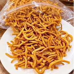 quẩy giòn handmade tẩm vị mặn ngọt hơi cay nhẹ ăn vặt thơm ngon, càng ăn càng cuốn
