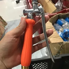 Tay bóp Inox bình xịt bình điện phun sâu của đầu ren 13.8mm và 18mm dùng cho tưới nước, xịt rửa xe, vệ sinh